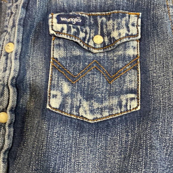 Kids medium wrangler denim shirt with snap buttons (551/1) - Picture 3 of 11